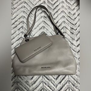 Michael Kors Purse only /wallet included